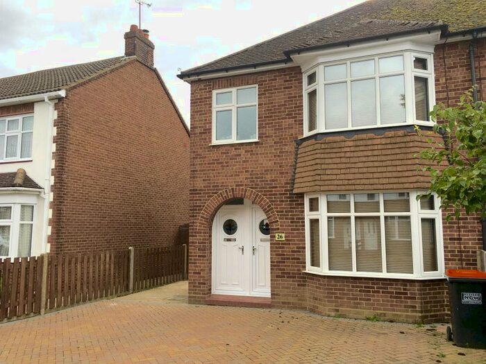 1 Bedroom Maisonette To Rent In Douglas Crescent, Houghton Regis, Dunstable, LU5