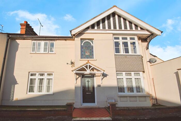 2 Bedroom Flat To Rent In Benskin Road, Watford, WD18