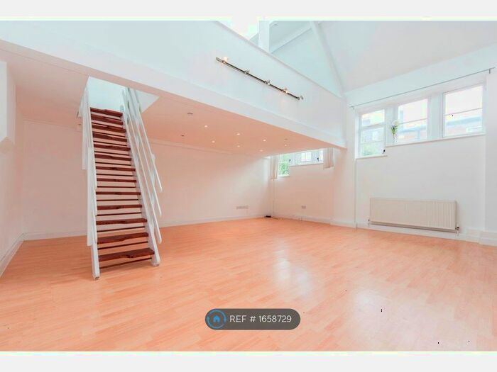 2 Bedroom Flat To Rent In Uplands Close, London, SE18