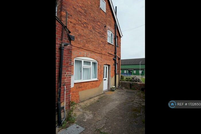 2 Bedroom Flat To Rent In Campbell Road, Bedford, MK40