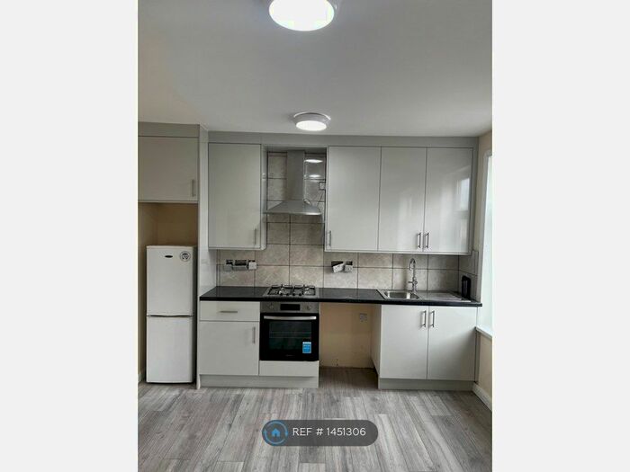 2 Bedroom Flat To Rent In Kingsley Road, Hounslow, TW3