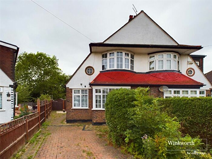 3 Bedroom Garage / Parking To Rent In Manor Close, London, NW9