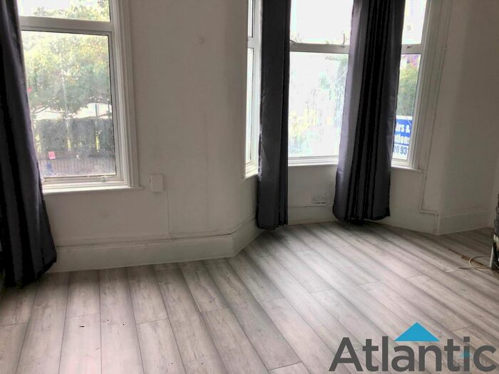 2 Bedroom Flat To Rent In Wood Street, Walthamstow, E17