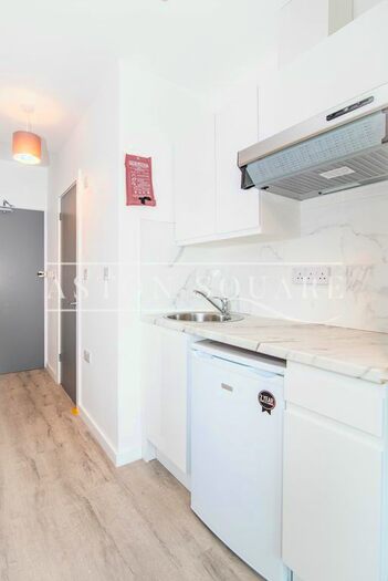 Studio To Rent In Bell Lane, London, NW4