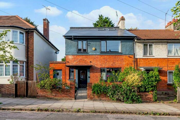 4 Bedroom Terraced House To Rent In Cleveleys Road, Clapton, E5