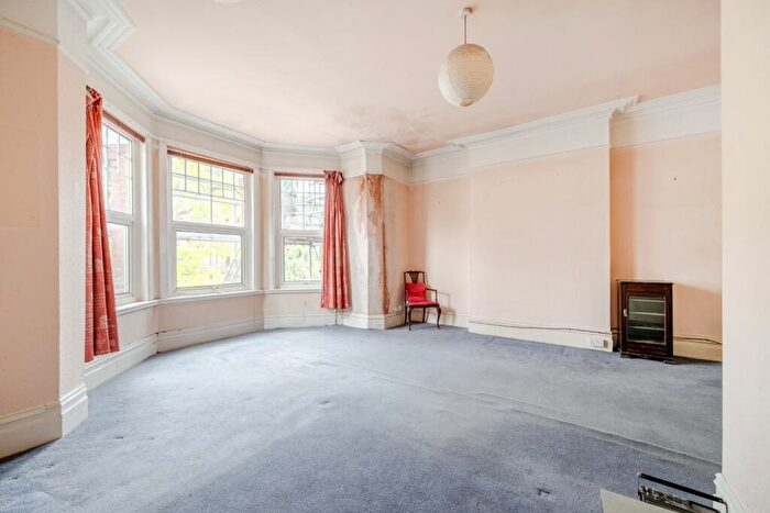 1 Bedroom Property For Sale In Avenue Road, London, N6