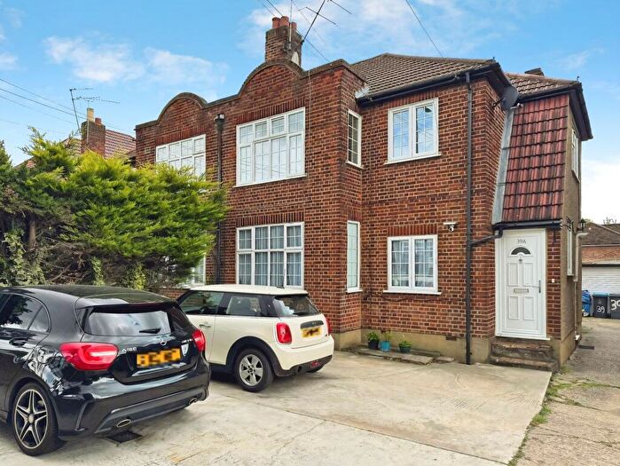 2 Bedroom Flat To Rent In Woodcock Hill, Harrow, HA3