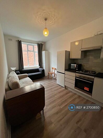 3 Bedroom Flat To Rent In Seven Sisters Road, London, N4