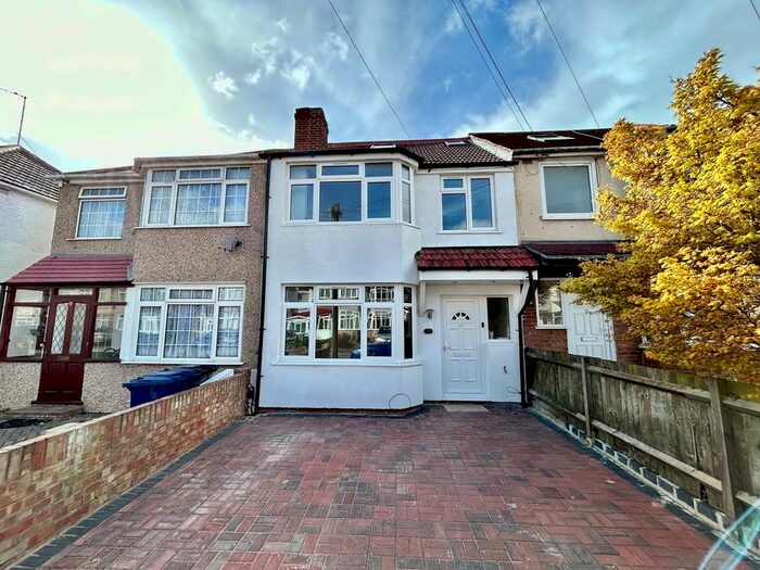 4 Bedroom Property To Rent In Bleasdale Avenue, Perivale, Greenford, UB6