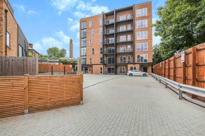 1 Bedroom Flat To Rent In A Kew Bridge Road, Brentford, TW8