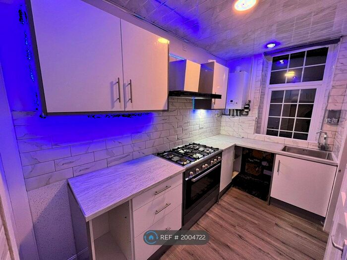 2 Bedroom Terraced House To Rent In Little Baines Street, Halifax, HX1