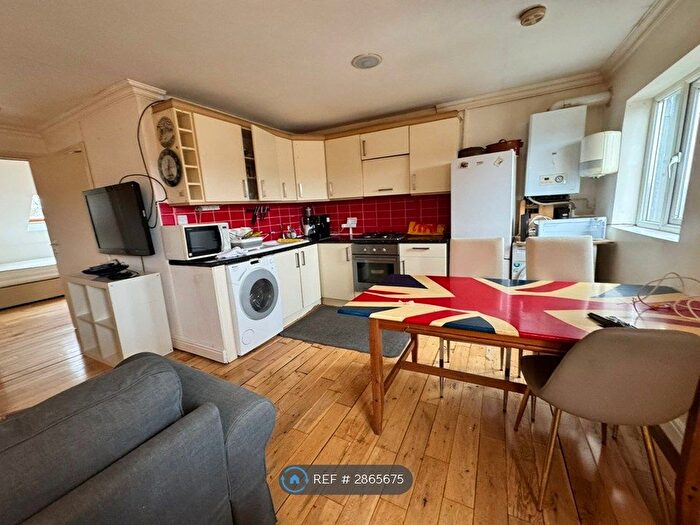 2 Bedroom Flat To Rent In Old Church Road, Chingford, E4