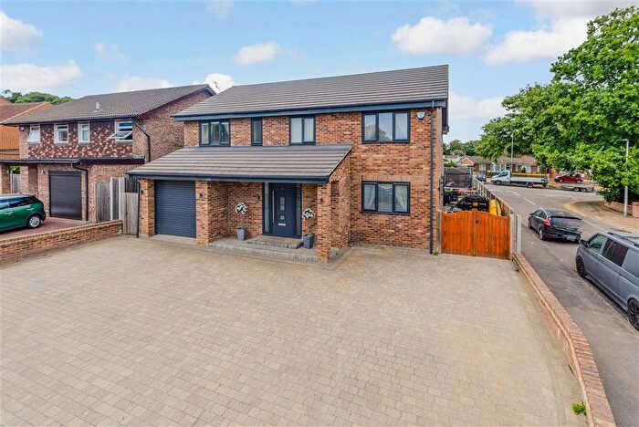 4 Bedroom Detached House For Sale In Kirkdale Close, Lords Wood, Chatham, Kent, ME5