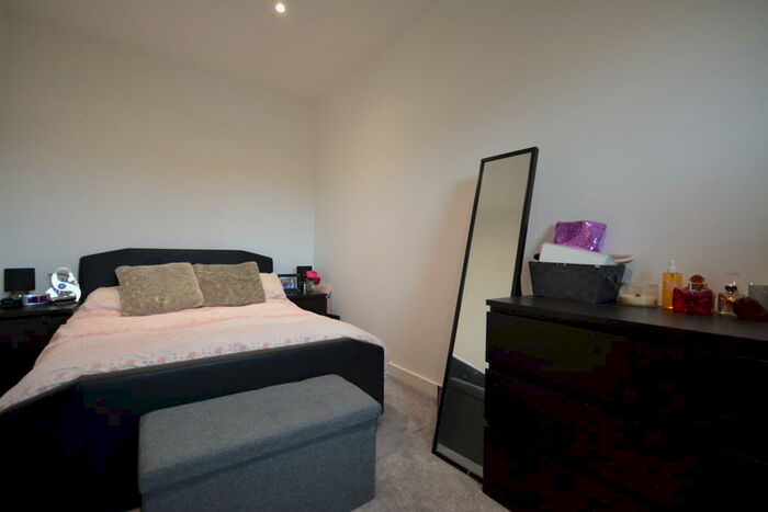 1 Bedroom Apartment To Rent In Century Court, RG12