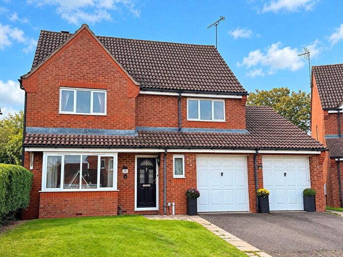 4 Bedroom Detached House For Sale In Foxglove Close, Buckingham, Buckinghamshire, MK18