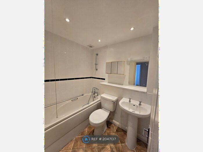 1 Bedroom Flat To Rent In The Maltings, Romford, RM1