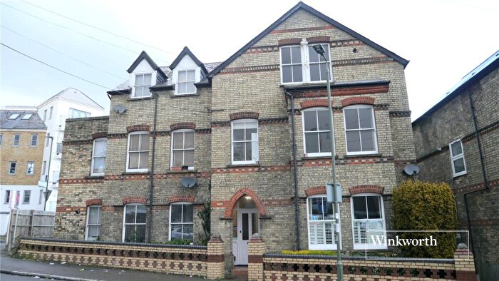 1 Bedroom Apartment To Rent In Park Road, High Barnet, EN5