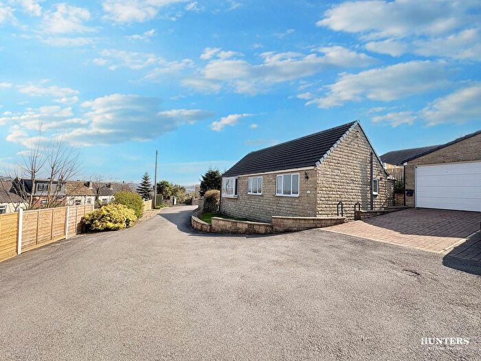 2 Bedroom Detached Bungalow For Sale In Overthorpe Road, .Thornhill.Dewsbury, WF12