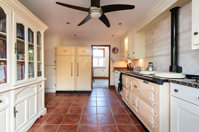 4 Bedroom Detached House For Sale In Lower Chaddesley, Kidderminster, DY10