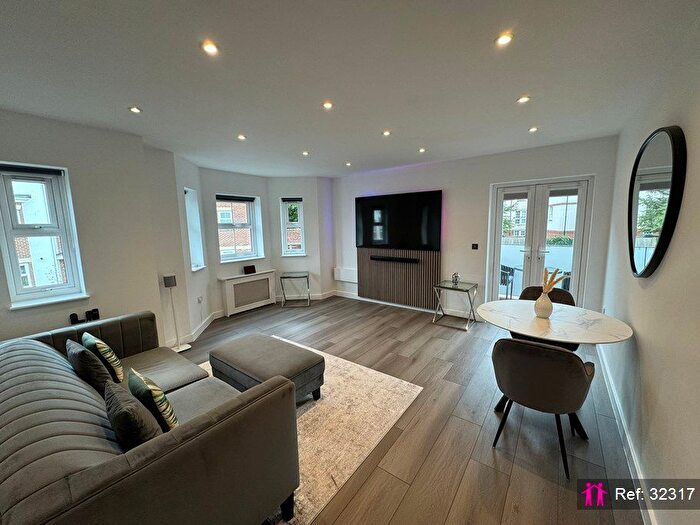 2 Bedroom Flat For Sale In Wiltshire Road, Wokingham, RG40