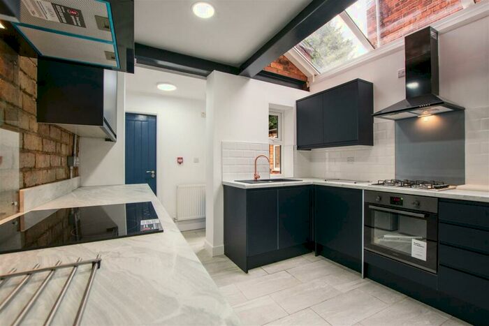 6 Bedroom House To Rent In Dale Road, Birmingham, B29