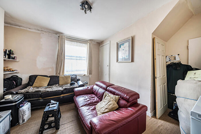 2 Bedroom Apartment For Sale In Doddington Grove, London, SE17