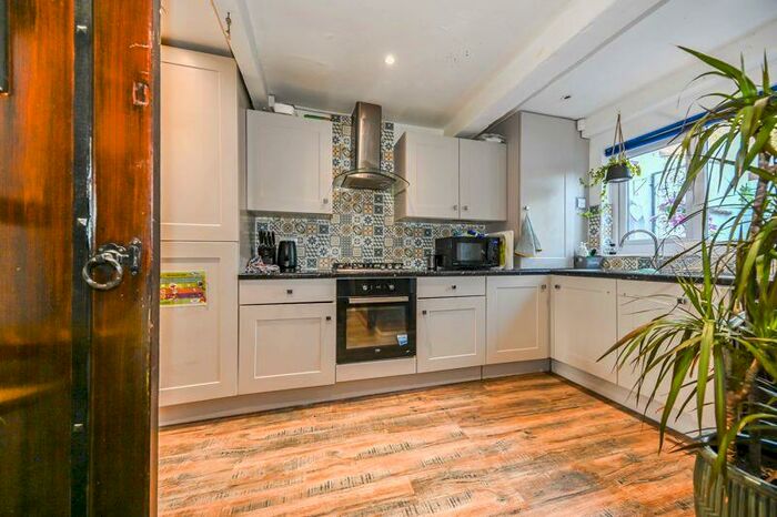 4 Bedroom Terraced House To Rent In Middle Street, Southsea, PO5