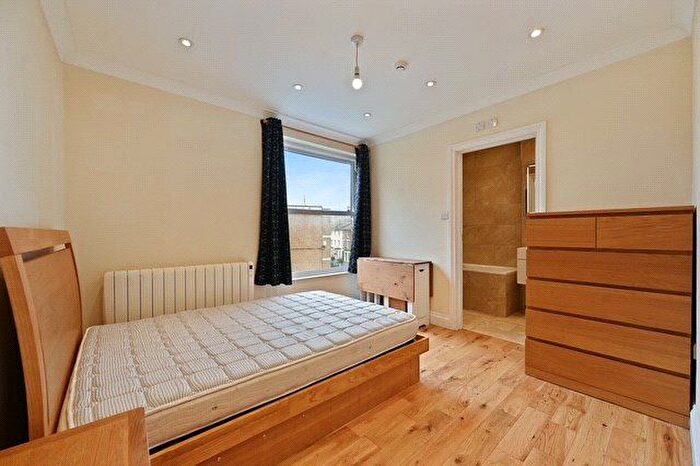 Studio To Rent In Goldhawk Road, Shepherds Bush, London, W12