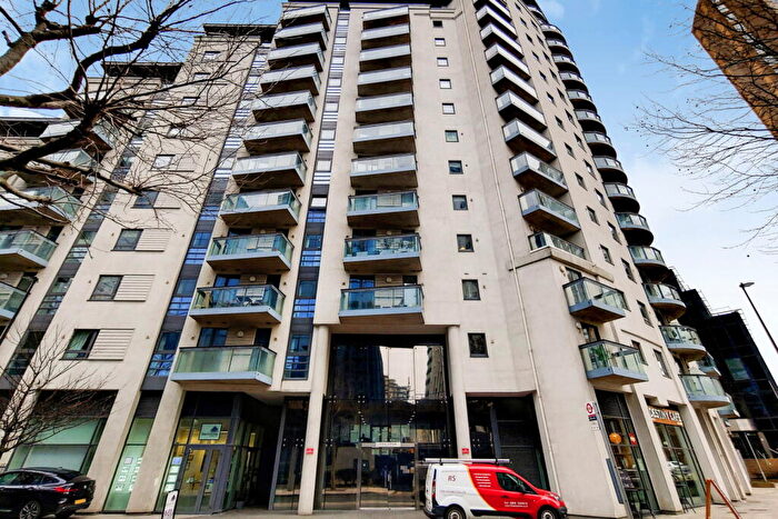 2 Bedroom Flat To Rent In Limeharbour, London, E14