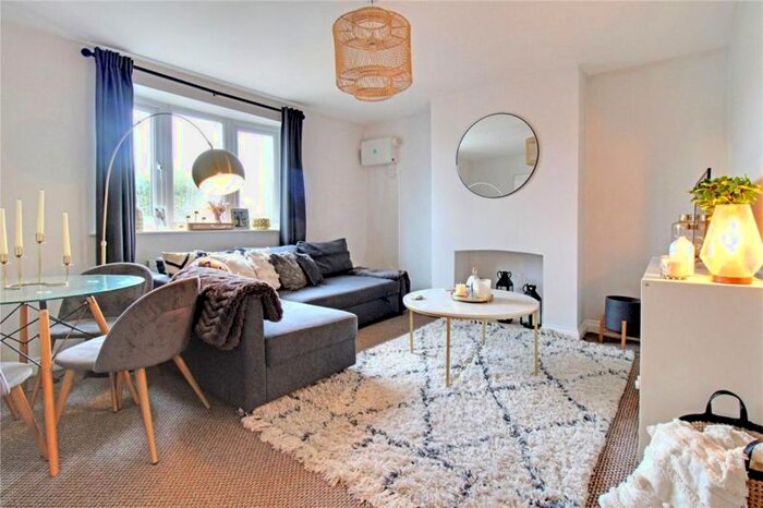 2 Bedroom Flat To Rent In Savernake Street, Swindon, SN1