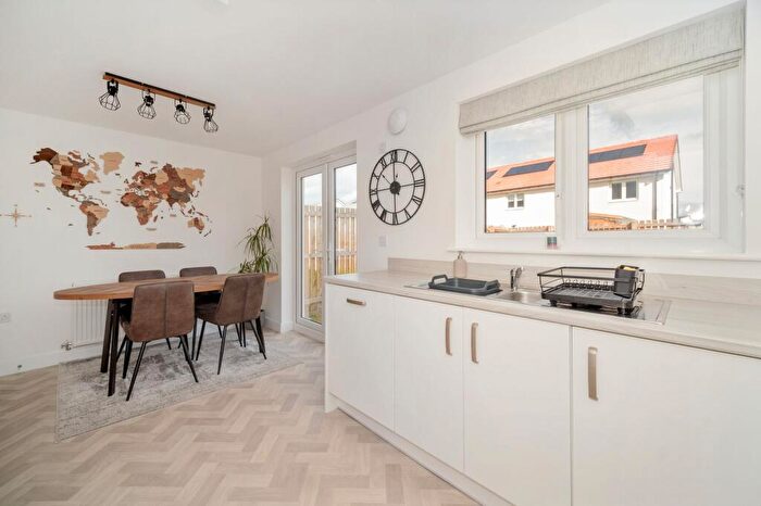 3 Bedroom Semi-Detached House For Sale In Laing Park, Walyford, EH21