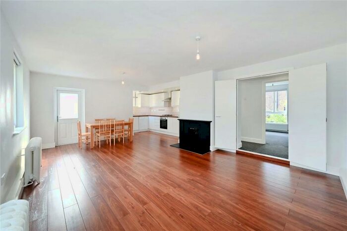 2 Bedroom Flat To Rent In St Annes Close, London, N6