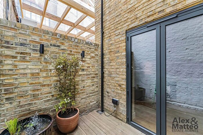 2 Bedroom Flat For Sale In Rotherhithe Street, Rotherhithe, SE16