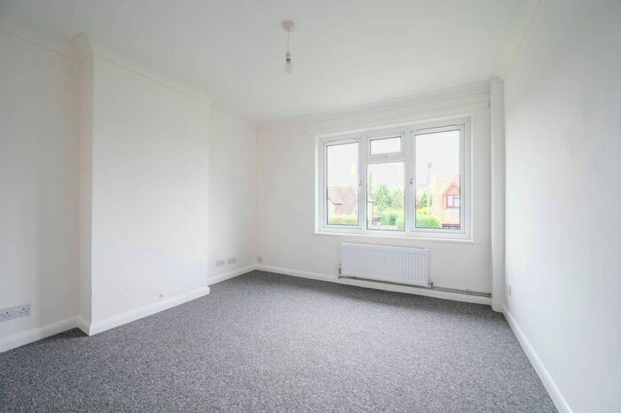 1 Bedroom Maisonette To Rent In Pondfield Road, Farncombe, Godalming, GU7
