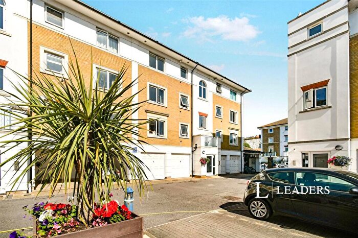 2 Bedroom Flat To Rent In Sovereign Court, The Strand, BN2