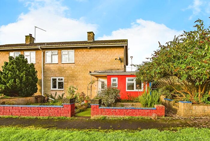 3 Bedroom Semi-Detached House For Sale In Bullen Mead, Frome, BA11