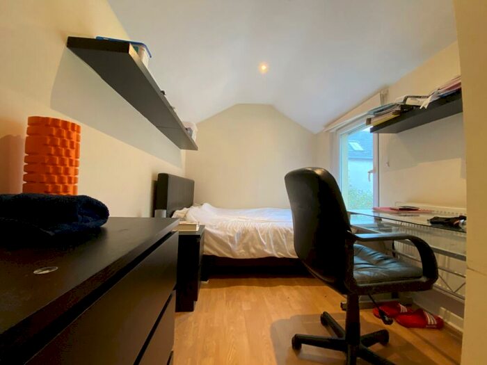 6 Bedroom Terraced House To Rent In Rhymney Street, Cathays, CF24