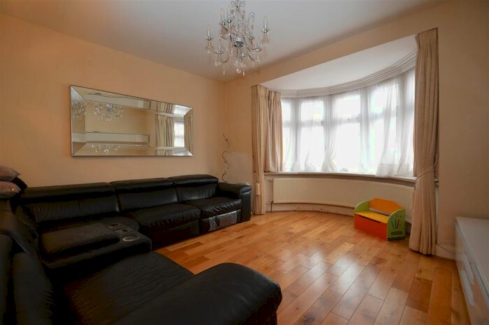 3 Bedroom Terraced House For Sale In Eastern Avenue, Redbridge, IG4