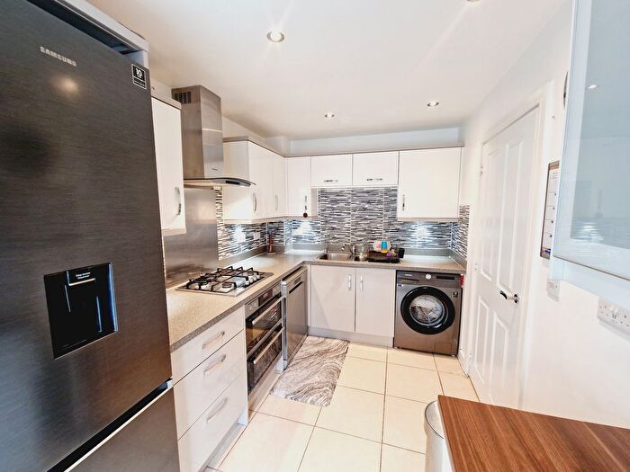 4 Bedroom Town House To Rent In Kings Reach, Slough, SL3