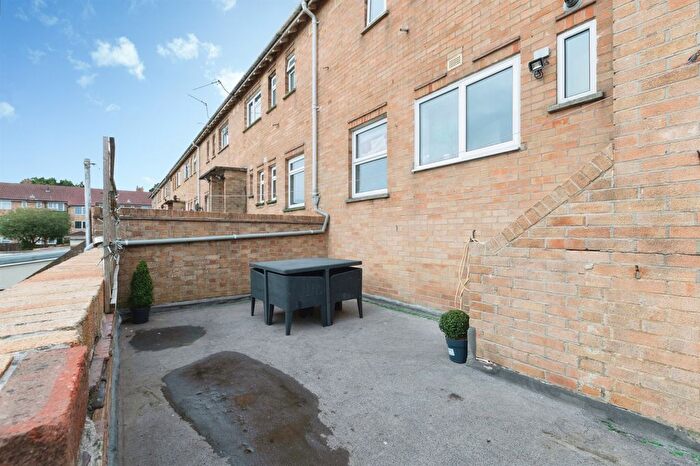3 Bedroom Maisonette For Sale In Gillam Road, Bournemouth, BH10