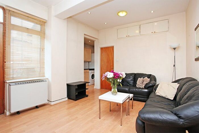 2 Bedroom Flat To Rent In Valetta Road, Acton, London, W3