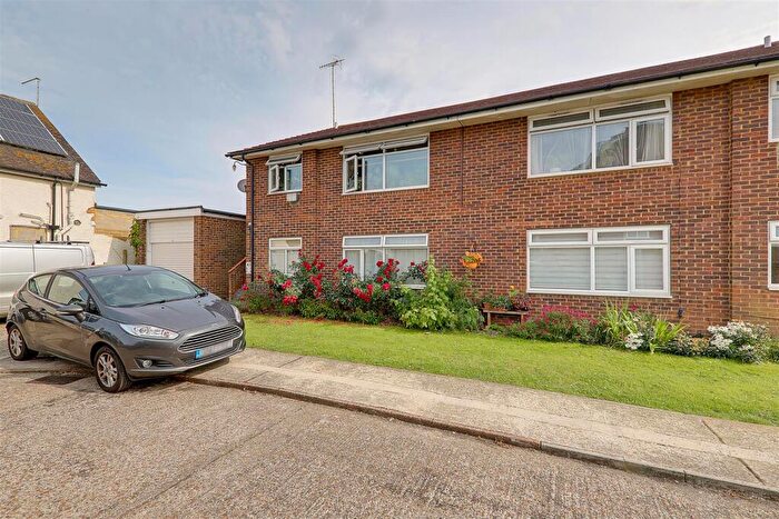 Studio For Sale In Highdown Avenue, Thomas A Becket, Worthing, BN13