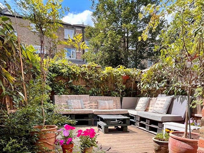 1 Bedroom Flat For Sale In Lausanne Road, Peckham, London, SE15
