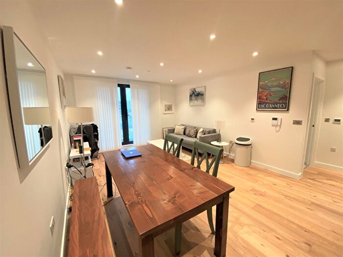 1 Bedroom Flat To Rent In Luxe Tower, London, E1