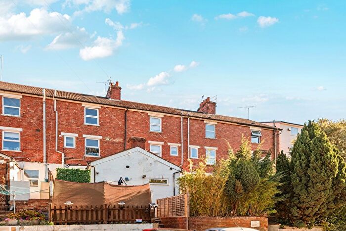 Maisonette To Rent In Farningham Road, Caterham, CR3