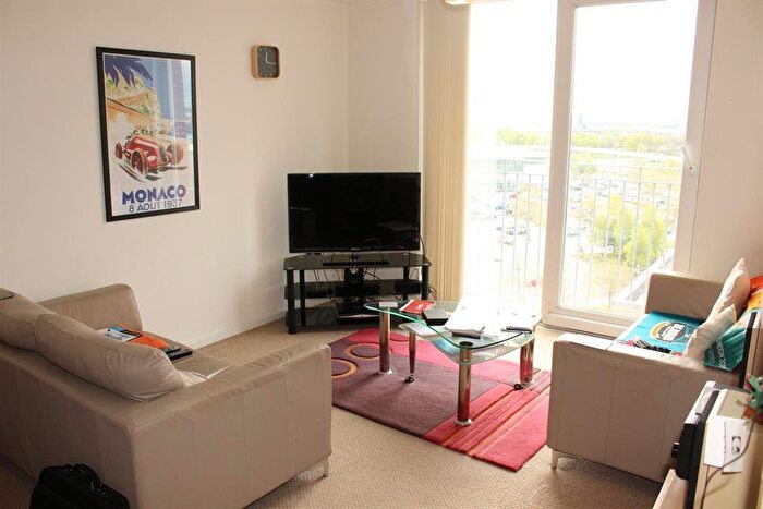 1 Bedroom Flat To Rent In Stillwater Drive, Manchester, M11