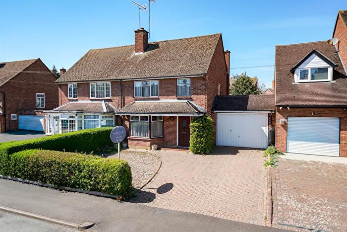 3 Bedroom Semi-Detached House For Sale In Widgeon Way, Watford, WD25