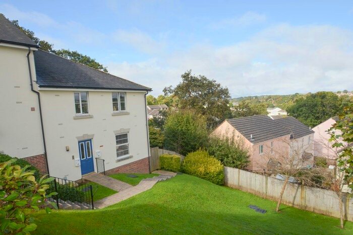 2 Bedroom Flat For Sale In Kel Avon Close, Truro, TR1