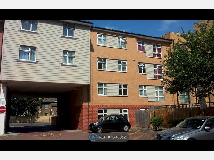 2 Bedroom Flat To Rent In Hogarth Crescent, Croydon, CR0