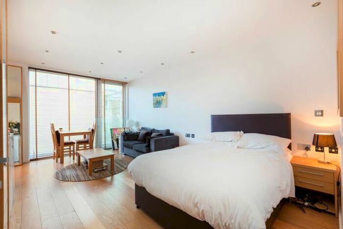 Studio To Rent In Tower Bridge Road, London, London, SE1